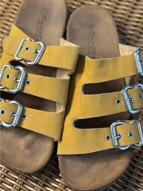 Twisted Yellow Triple Buckle Slide Sandals lined Size 7 women’s
